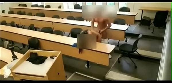  Pegos fazendo sexo na sala da faculdade